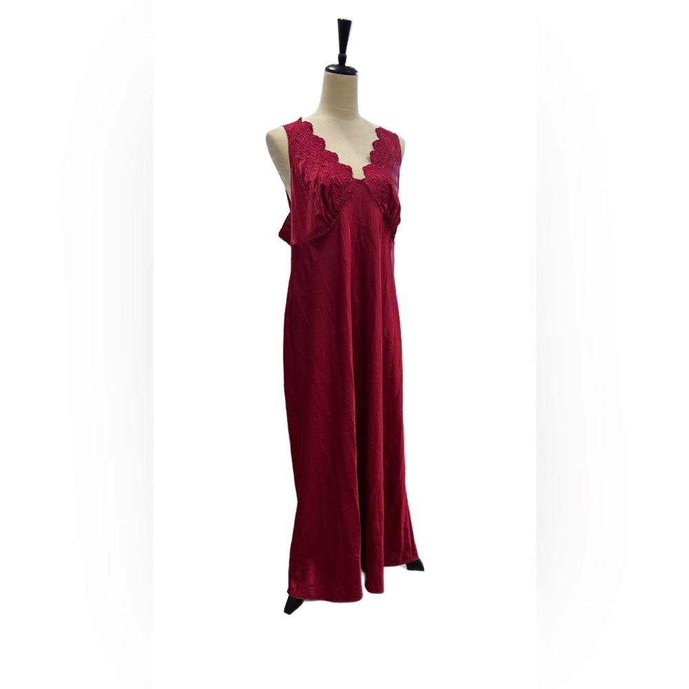 Vintage Elegant Maroon Lace Nightgown by St. Michael Size: Bust 42 Long